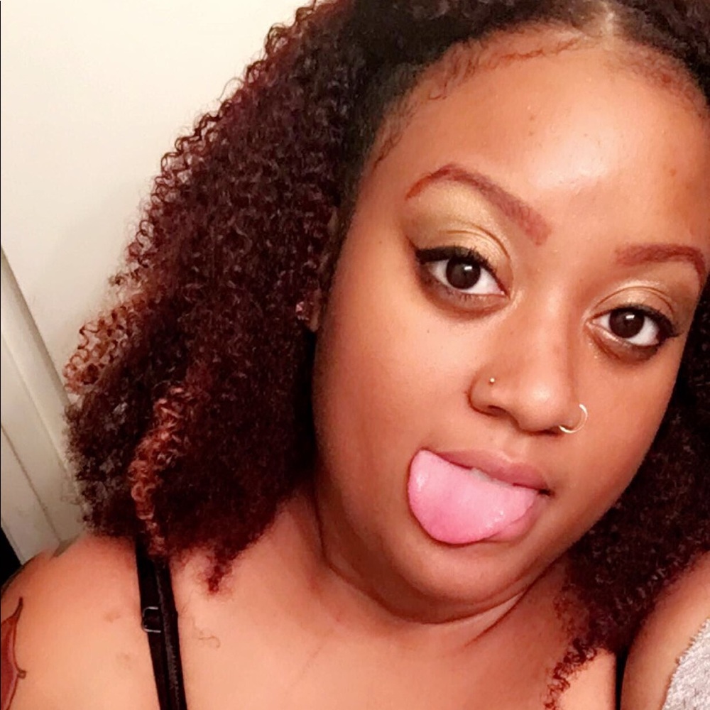 Meet your Posher, Dominique